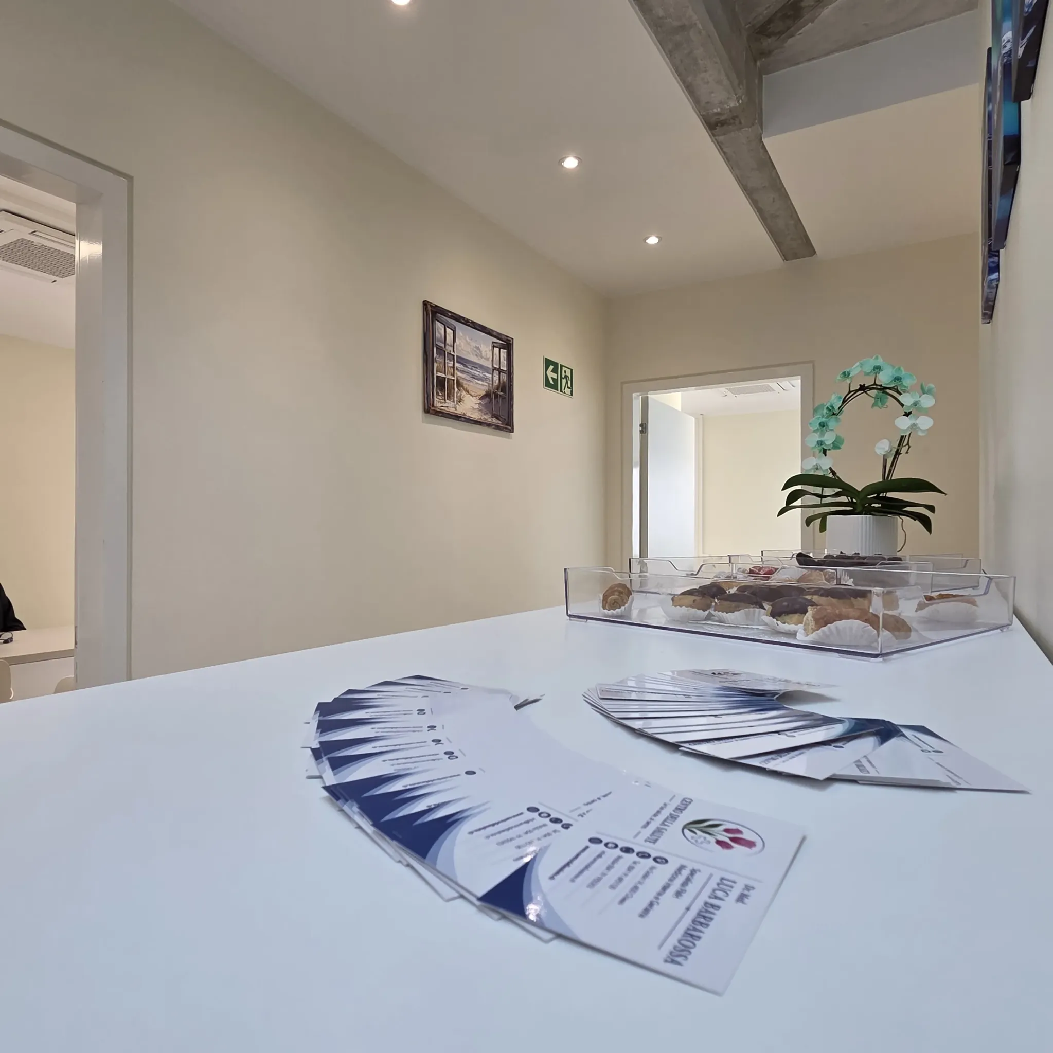 Materiale informativo e rinfresco negli spazi del Centro della Salute